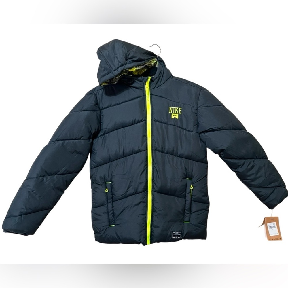 NWT Nike Black and Green Puffer Jacket Sz M